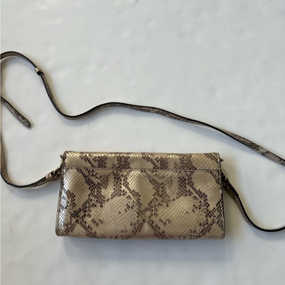 Dooney & Bourke Embossed snakeskin crossbody clutch handbag purse convertible - Picture 6 of 9